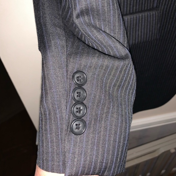 Calvin Klein men’s gray pinstriped suit, blazer, and pants 100% Wool 40R - Picture 9 of 15